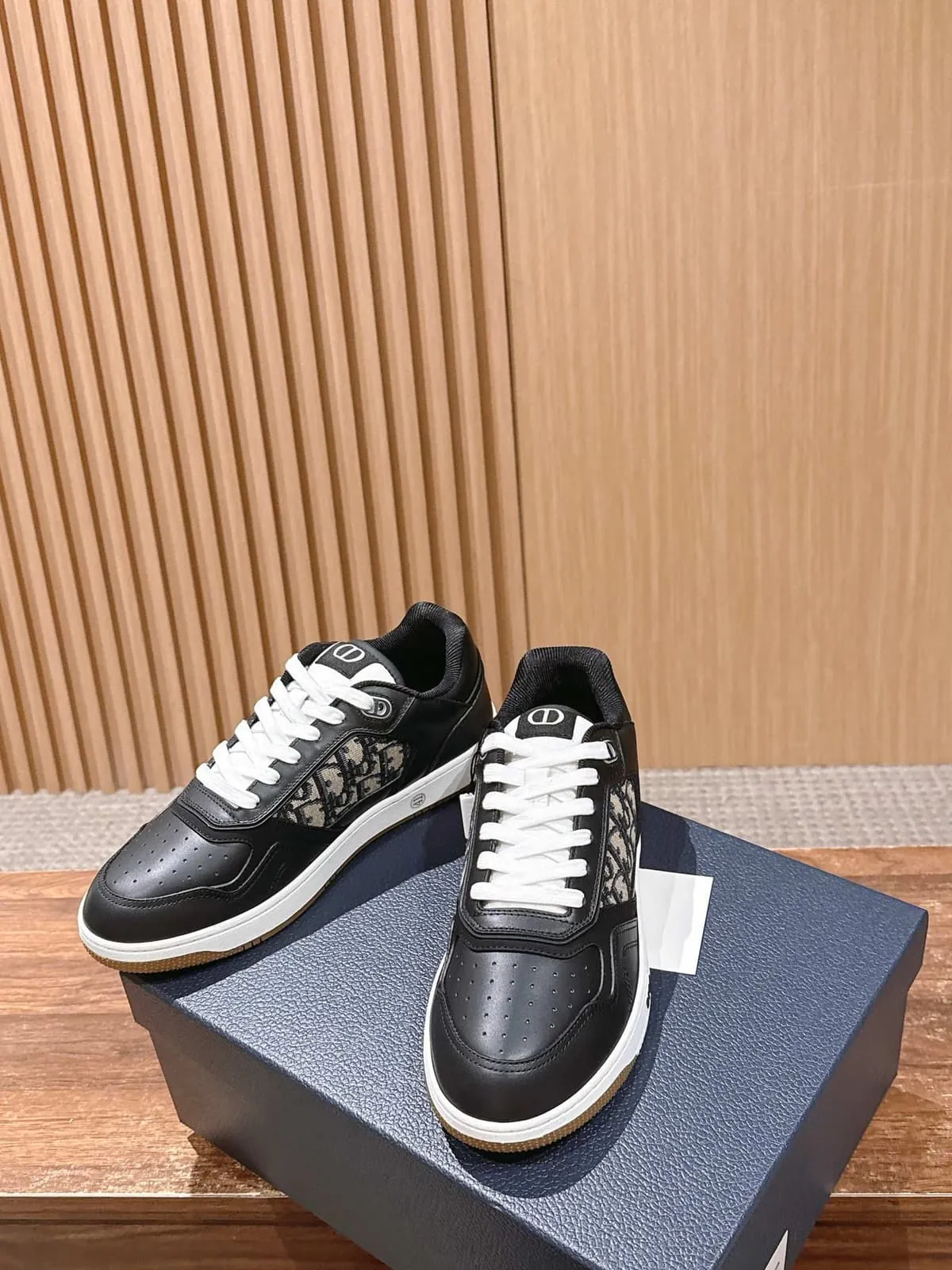 Dior Sneakers B27 in Black product thumbnail view 4
