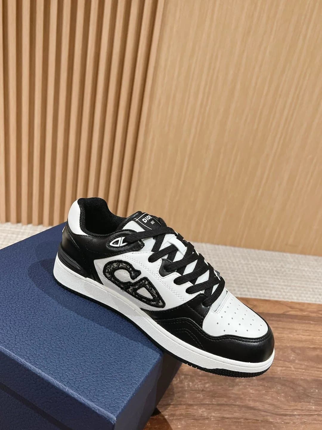 Dior Sneakers B57 in Black product thumbnail view 3