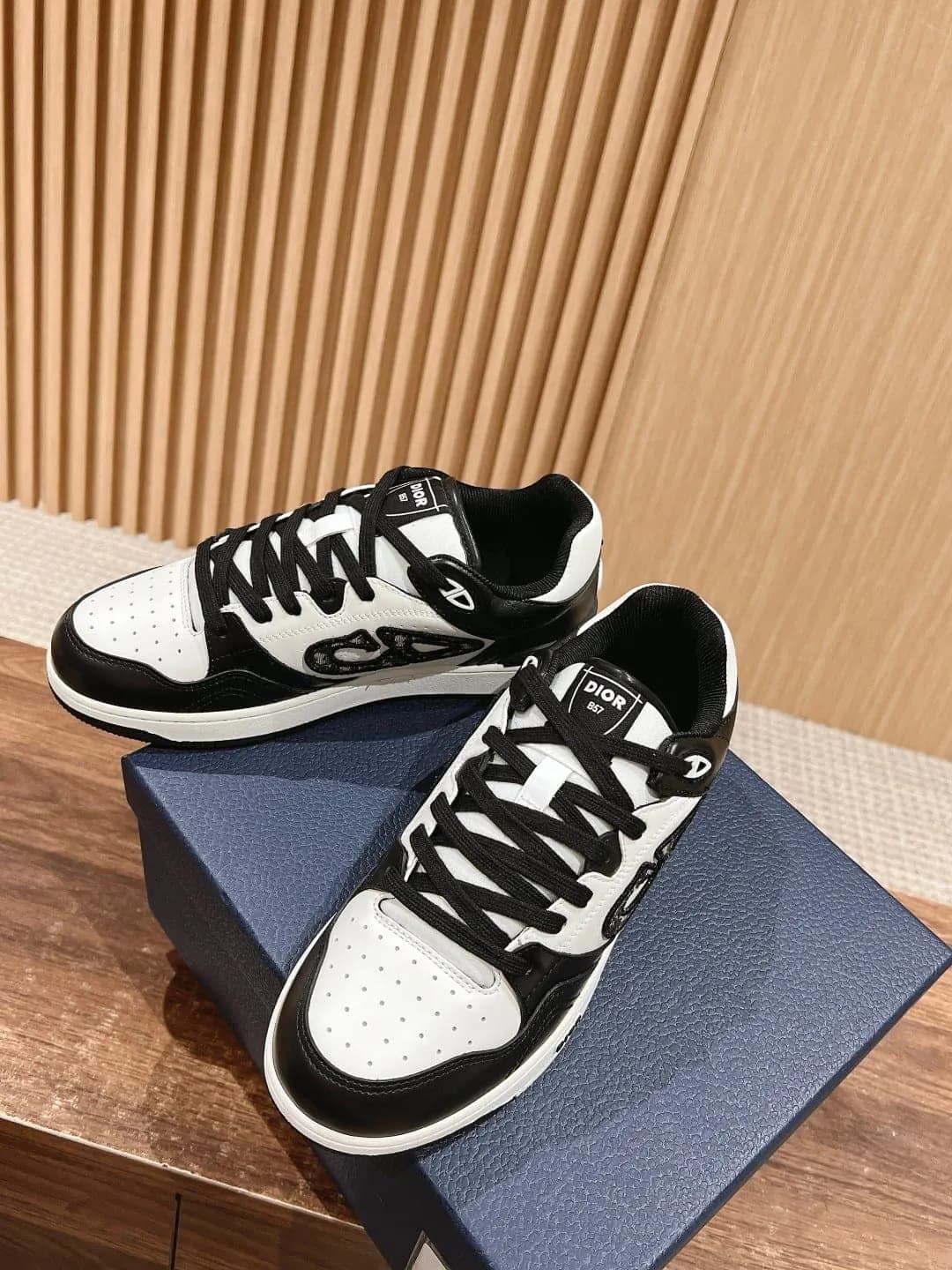 Dior Sneakers B57 in Black product thumbnail view 4