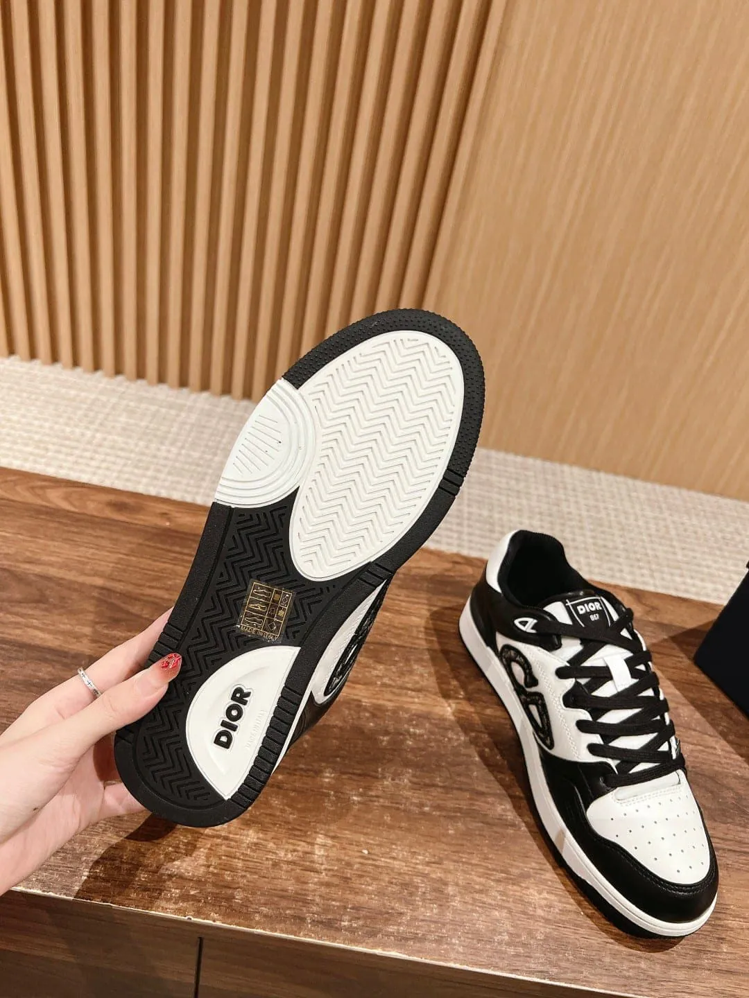 Dior Sneakers B57 in Black product thumbnail view 8