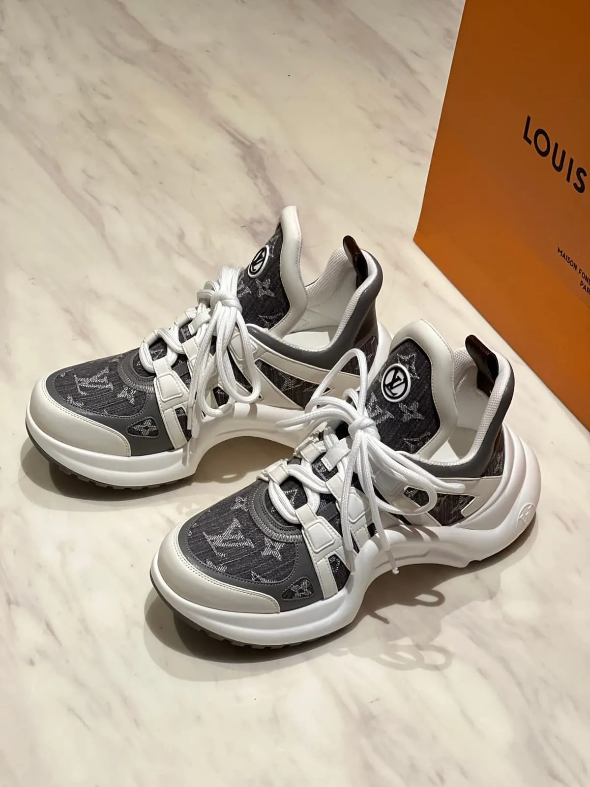 Women Vintage Sneaker in Grey product thumbnail view 2