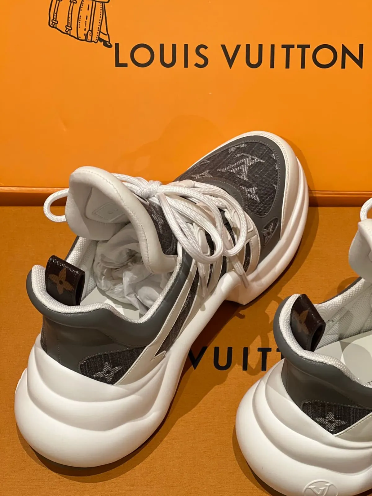 Women Vintage Sneaker in Grey product thumbnail view 4