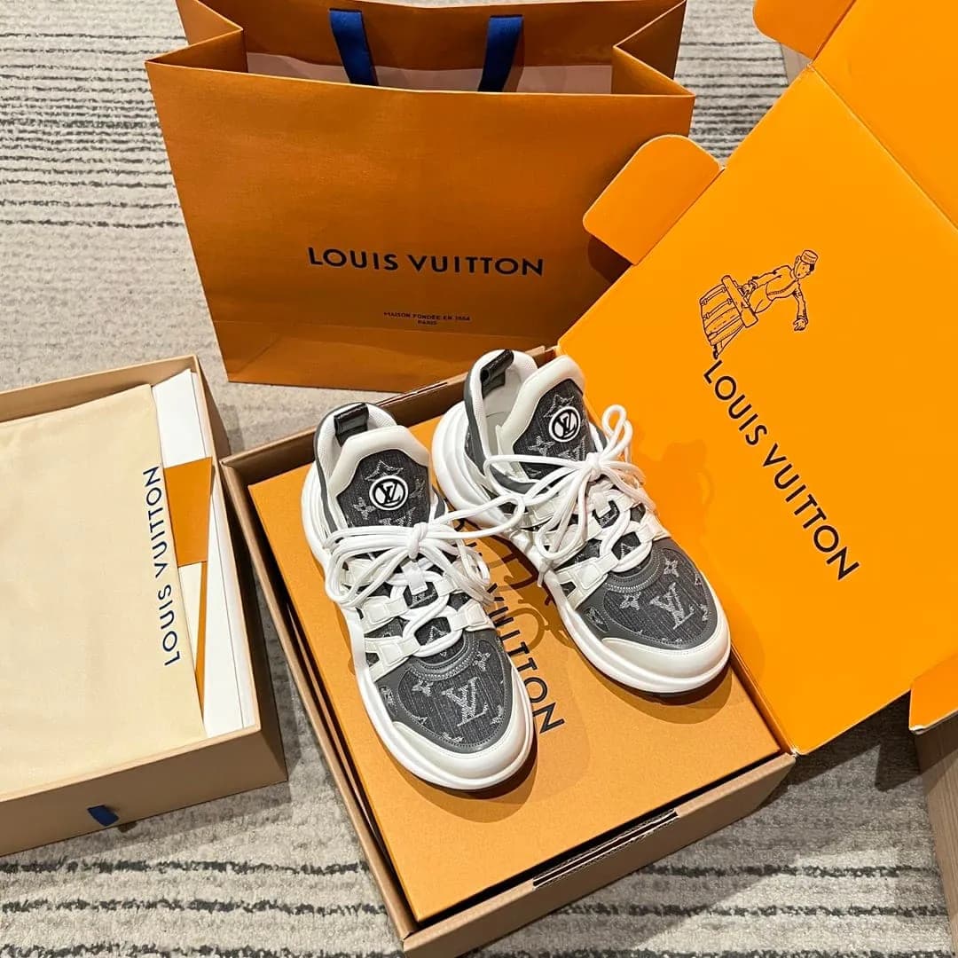 Women Vintage Sneaker in Grey product thumbnail view 5